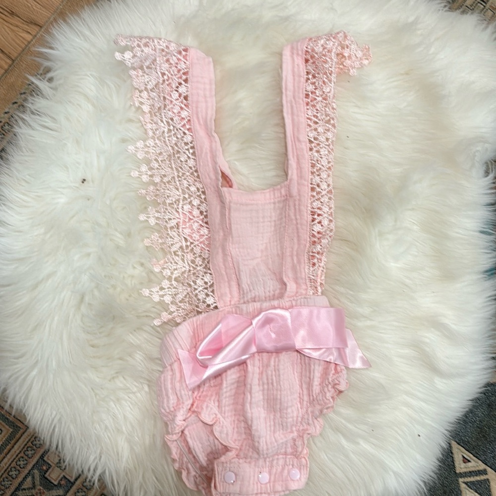 Open tie back baby girls lace romper size 6-12 months